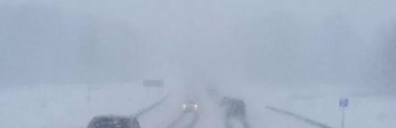 Атмосферний фронт вижене тепло з України, потужний снігопад рине на ці області: куди суне мороз у -19 градусів