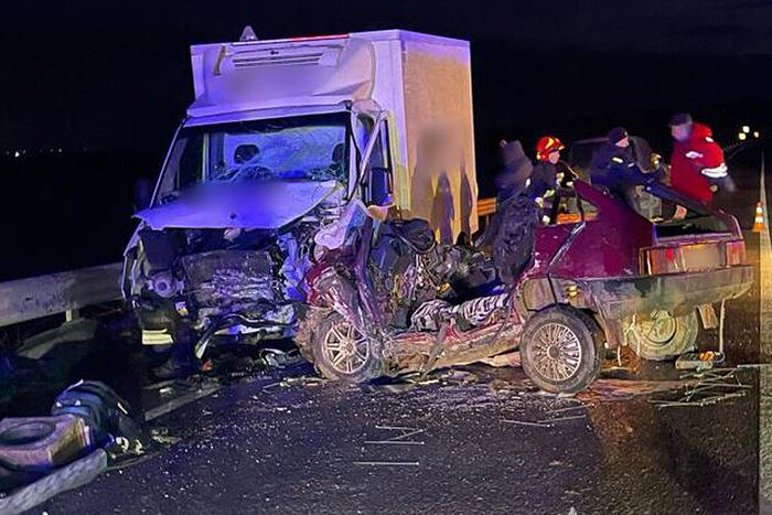 На Львівщині нетверезий водій в’їхав у автомобіль евакуації полеглих військових. Є загиблі